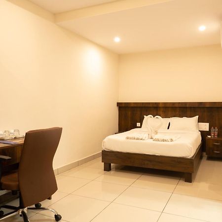 Hotel The King'S Meadows Golhalli Exterior foto